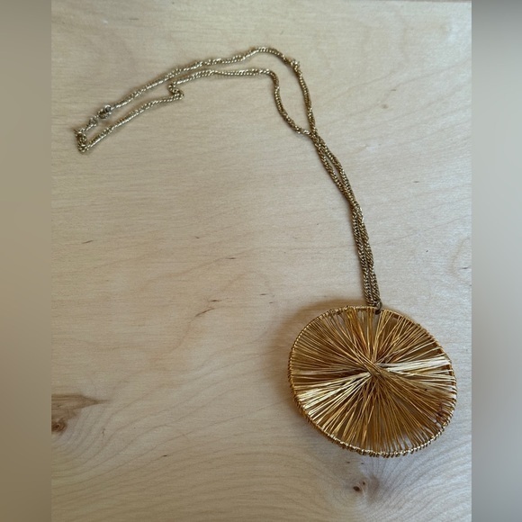Jewelry - Gold Circular Pendant Necklace